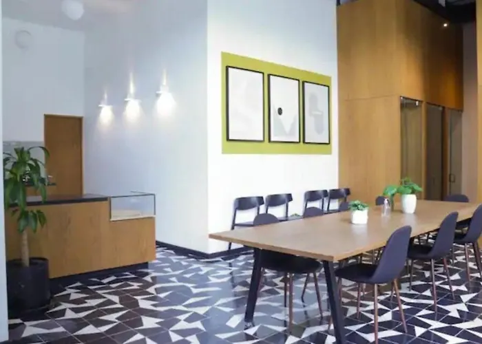 Luxury 2 Bedroom Apartment *