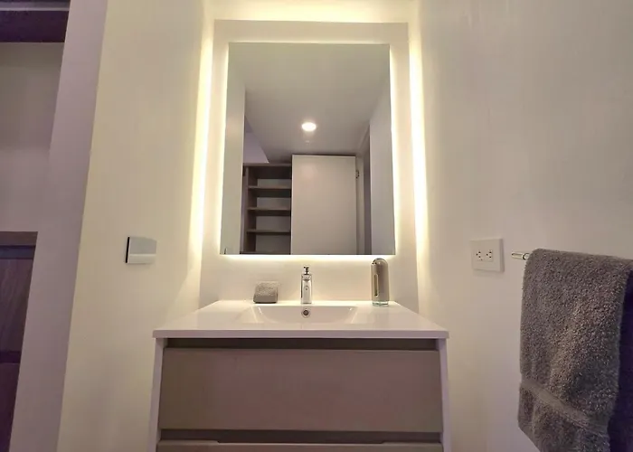 Luxury 2 Bedroom *