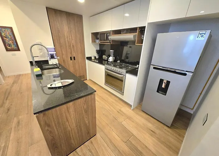 Luxury 2 Bedroom *